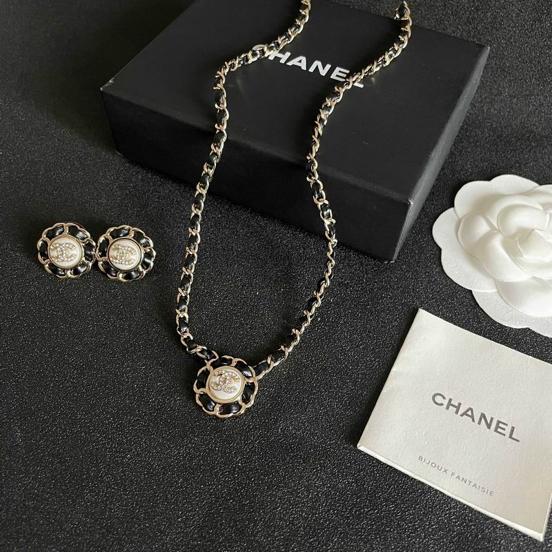Chanel Suits 07yxs04